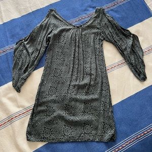 Beautiful Beachy off the shoulder cotton dress💙